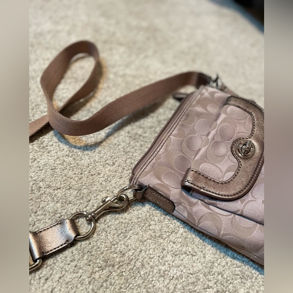 Taupe Coach crossbody bag - Picture 3 of 10